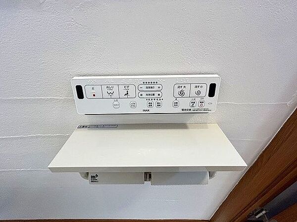 「1階トイレ」LIXILの温水洗浄機能付き
