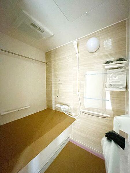 お風呂の写真です。新品に交換され快適に使いいただけます。