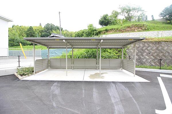 画像22:屋根付き駐輪場