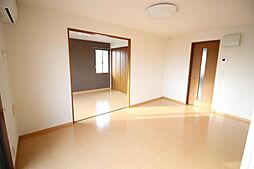 ジュネスIV 202 2階2LDKのリビング/ダイニング