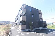 西条駅より徒歩6分 築2年2ヶ月 3階建の賃貸物件