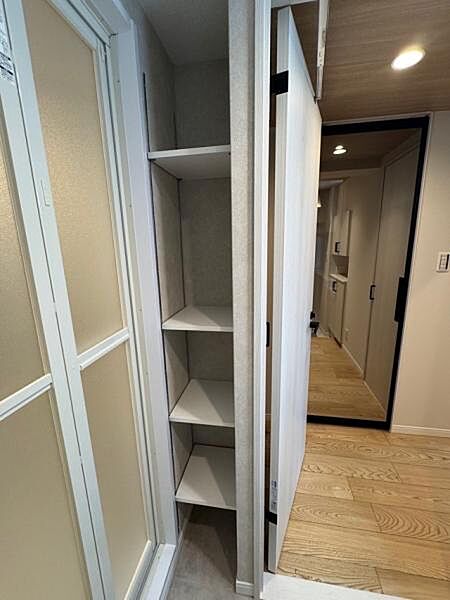 洗面所にも収納棚あります