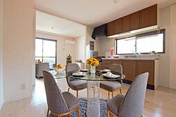 JR可部線 下祇園駅 徒歩12分の賃貸アパート 2階2LDKのリビング/ダイニング