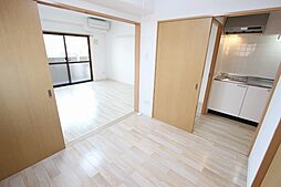 JR山陽本線 向洋駅 徒歩21分の賃貸マンション 5階2Kのリビング/ダイニング