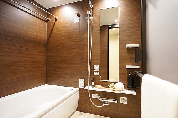 【浴室】TOTO製バスを採用。半身浴で、毎日のちょっとしたご褒美時間を過ごせます。