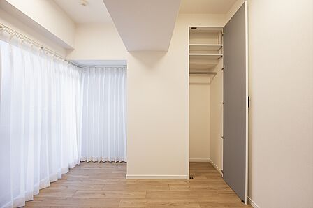 洋室(2) ご家族がゆとりをもって暮らせるよう、各居室に収納を設けております!