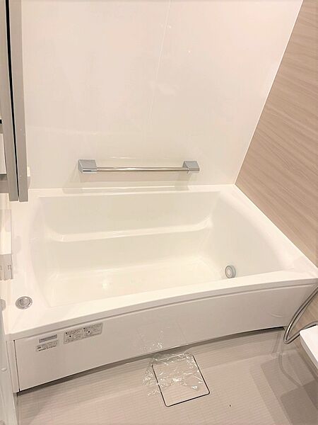 コンパクトながら快適性を確保した、使い勝手の良いバスルームです。