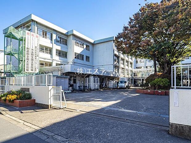 練馬区立関中学校(1360m)