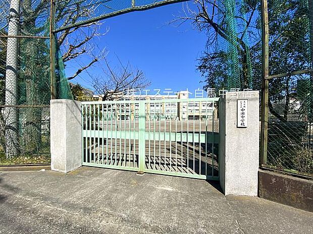 杉並区立中瀬中学校(790m)