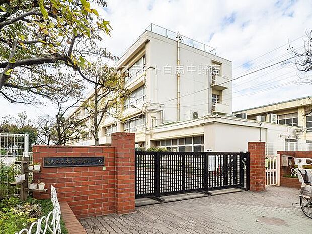 練馬区立大泉学園緑小学校(600m)