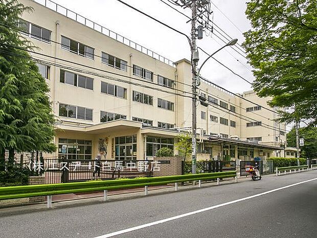 練馬区立石神井小学校(490m)