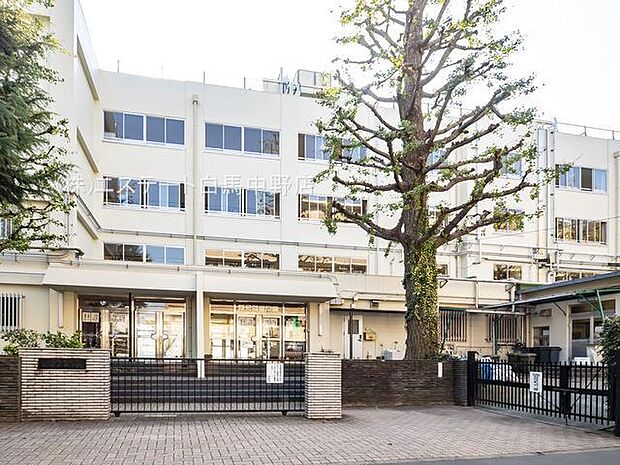 練馬区立石神井中学校(1070m)