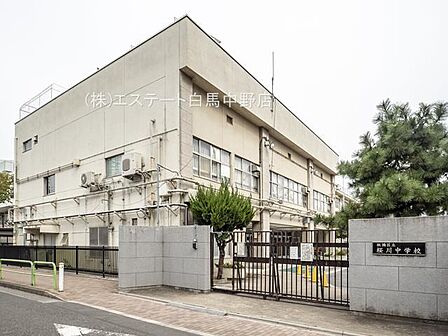 板橋区立桜川中学校(670m)
