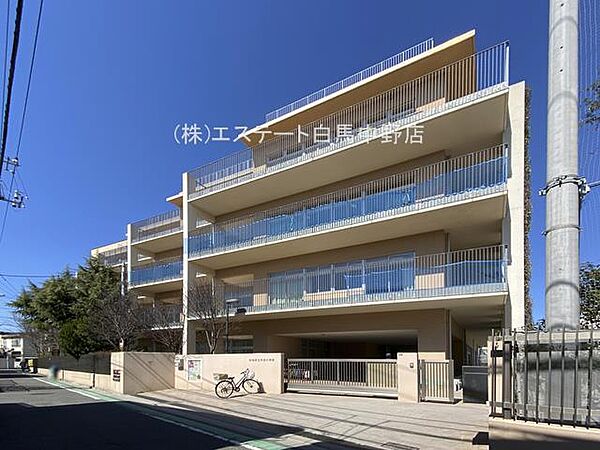 杉並区立天沼小学校（560m）