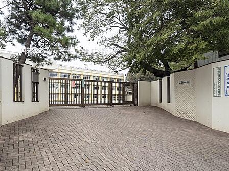 板橋区立板橋第八小学校(640m)