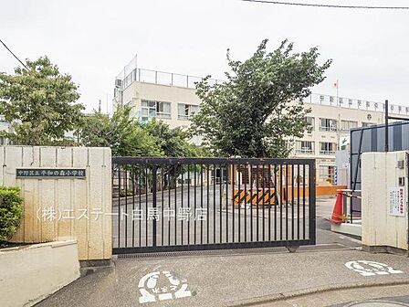 中野区立平和の森小学校(980m)