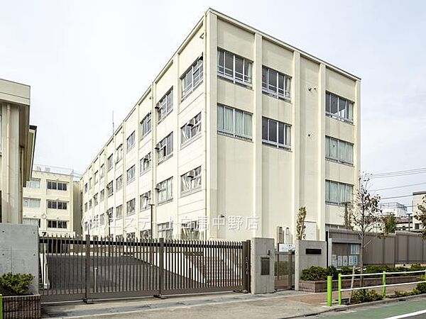 板橋区立板橋第二中学校（530m）