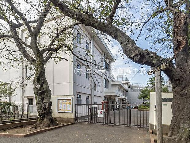 練馬区立中村小学校(330m)