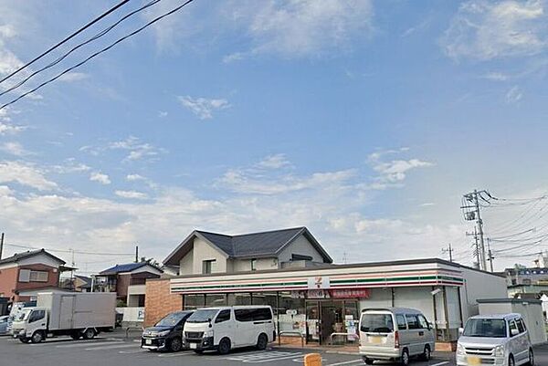 コンビニ セブンイレブン三郷戸ケ崎2丁目店　徒歩9分 673m