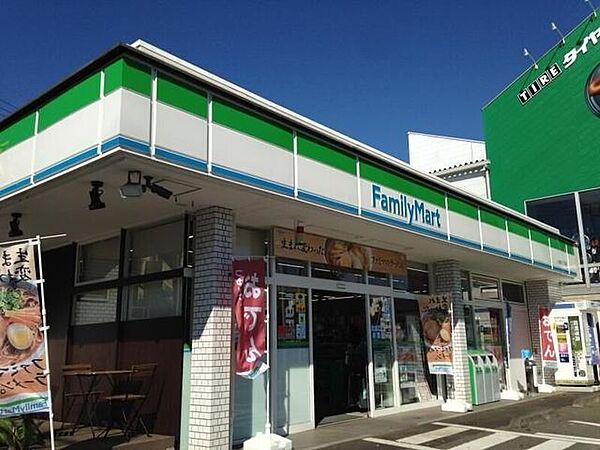 コンビニ ファミリーマート小金原八丁目店　徒歩8分 640m