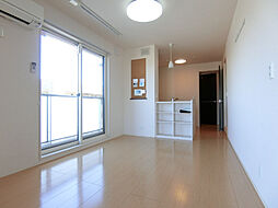 アメニティー・ベフ 201 2階ワンルームのリビング/ダイニング