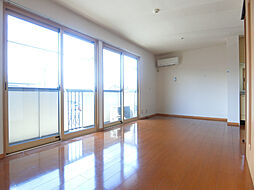 グランディール 202 2階1LDKのリビング/ダイニング