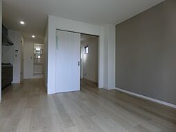 ソリティア総持寺 2階1LDKのリビング/ダイニング