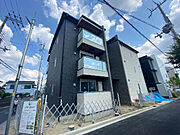 茨木駅より徒歩10分 築3年8ヶ月 3階建の賃貸物件