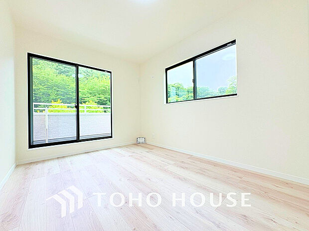 採光もある洋室は、くつろぎのひと時を過ごすのにぴったり