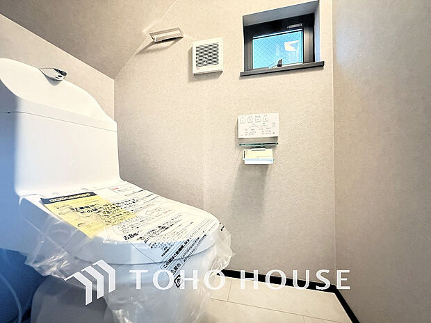 トイレには快適な温水洗浄便座付