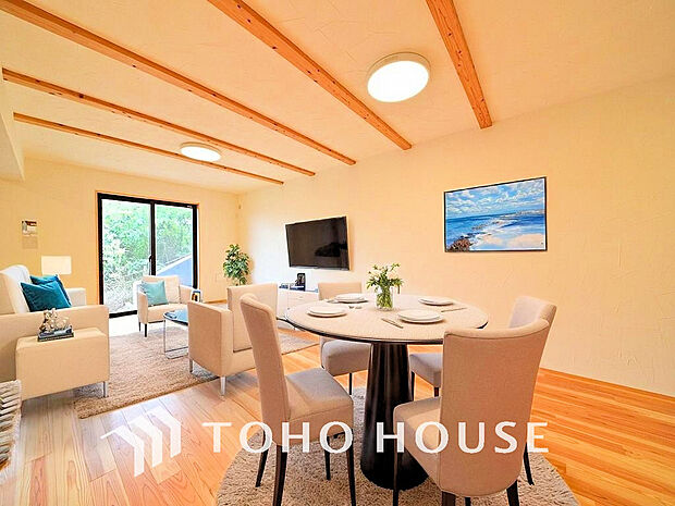 明るいLDKは自然と家族が集まるコミュニケーションの場所に（家具はすべてCGです）