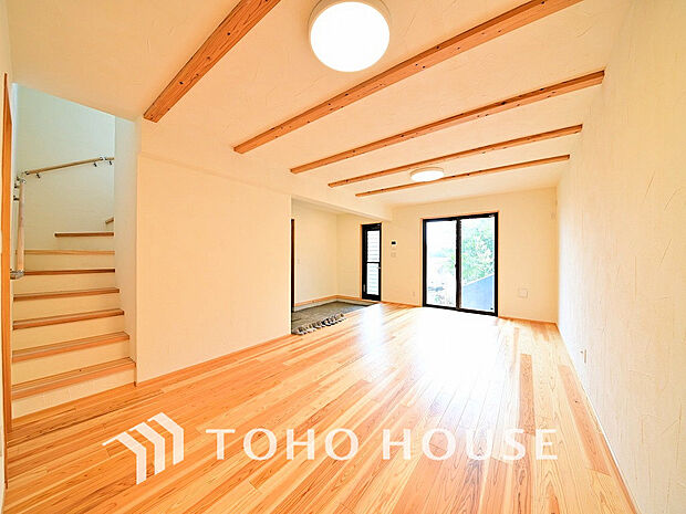 広がりのある住空間、家族が集まるリビング・ダイニング