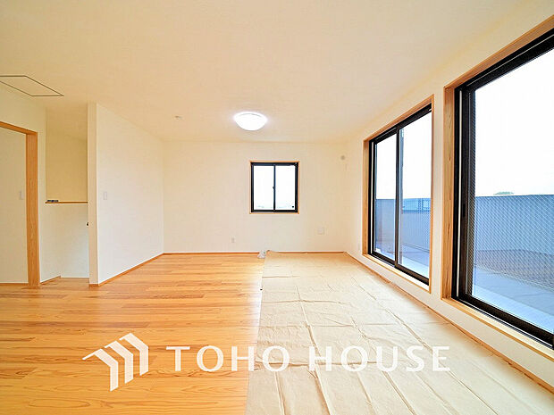 シンプルですっきりとした室内は飽きのこない居心地の良い雰囲気