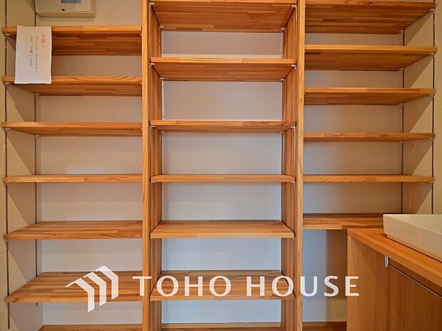 豊富な収納スペース、身支度のしやすい洗面所