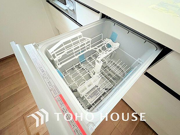 ビルトイン式食洗機完備のシステムキッチンで食後もゆったり家族団らん