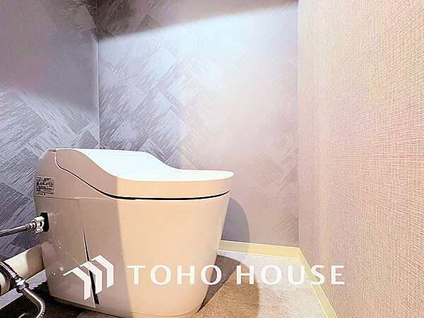 トイレには快適な温水洗浄便座付