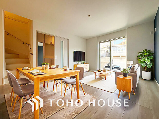 明るいLDKは自然と家族が集まるコミュニケーションの場所に（家具は全てCGです）