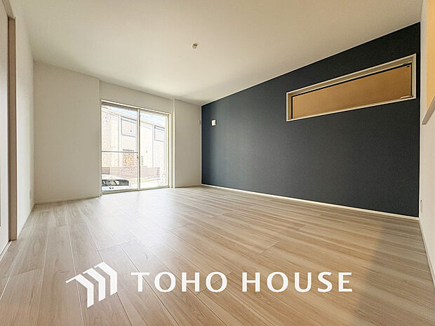 約16帖のゆったりLDKは家族団欒の空間、会話もはずむ明るいリビング