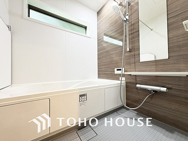 一日の疲れを癒すバスルームは、心地よいリラックスを叶える清潔感溢れる空間