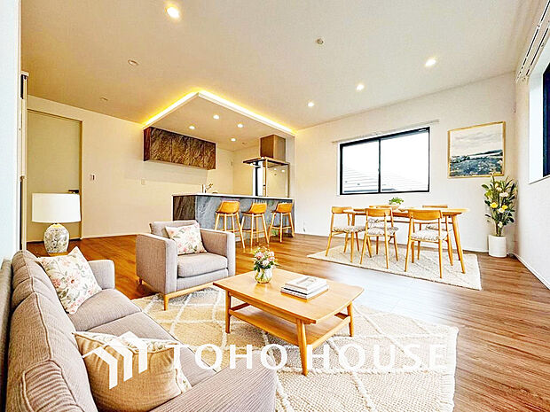 広がりのある住空間、家族が集まるリビング・ダイニング(家具は全てCGです)