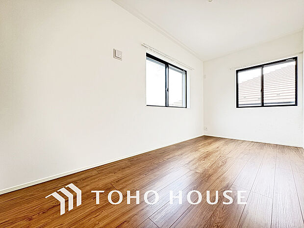 採光もある洋室は、くつろぎのひと時を過ごすのにぴったり