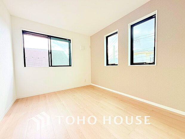 採光もある洋室は、くつろぎのひと時を過ごすのにぴったり