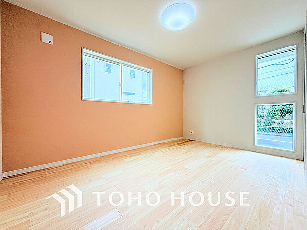 採光もある洋室は、くつろぎのひと時を過ごすのにぴったり