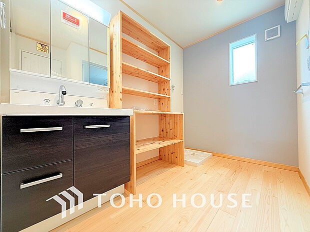 オシャレな洗面所は朝の身支度も楽しくなりますね