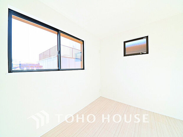 採光もある洋室は、くつろぎのひと時を過ごすのにぴったり