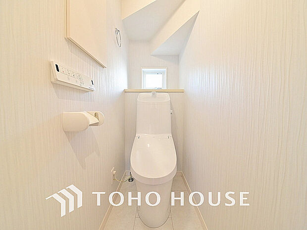 トイレには快適な温水洗浄便座付