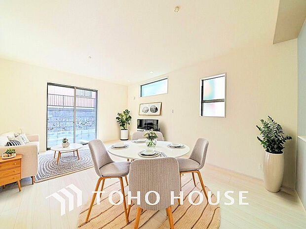 広がりのある住空間、家族が集まるリビング・ダイニング(家具は全てCGです)