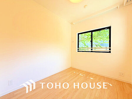 採光もある洋室は、くつろぎのひと時を過ごすのにぴったり
