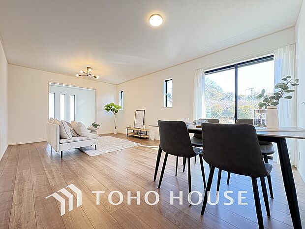 明るいLDKは自然と家族が集まるコミュニケーションの場所に