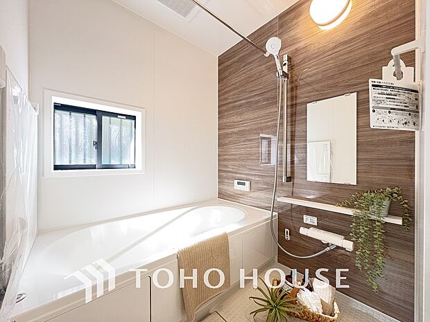 一日の疲れを癒すバスルームは、心地よいリラックスを叶える清潔感溢れる空間